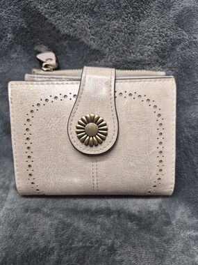Sendefn Small Womens Leather Wallet RFID Wax Grey Sunflower Accent Like New